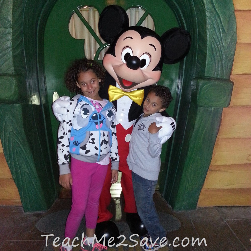 Mickey Mouse and Kids at Disneyland - TM2S
