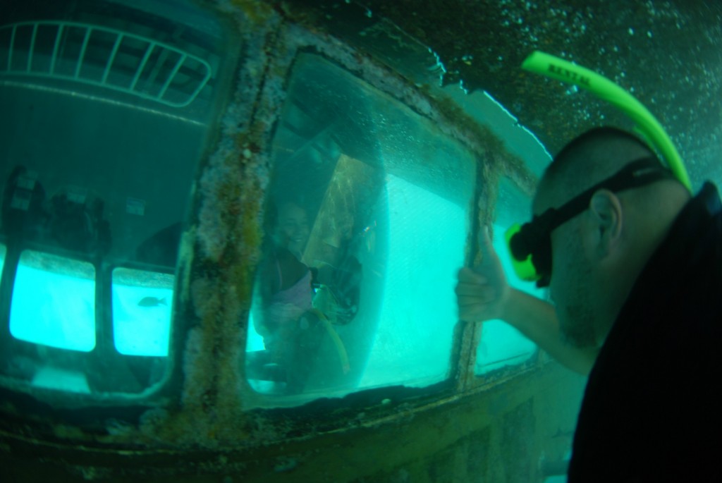 Curaçao Sea Aquarium - kids in Under water observatory boat 2