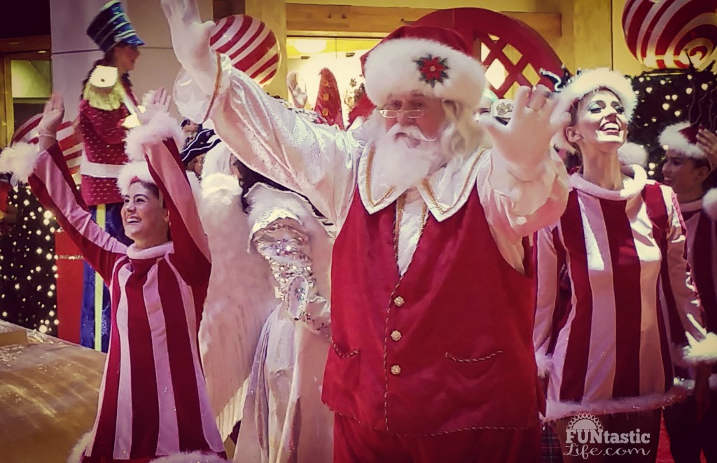 Santa's Arrival at Aventura Mall - FuntasticLife