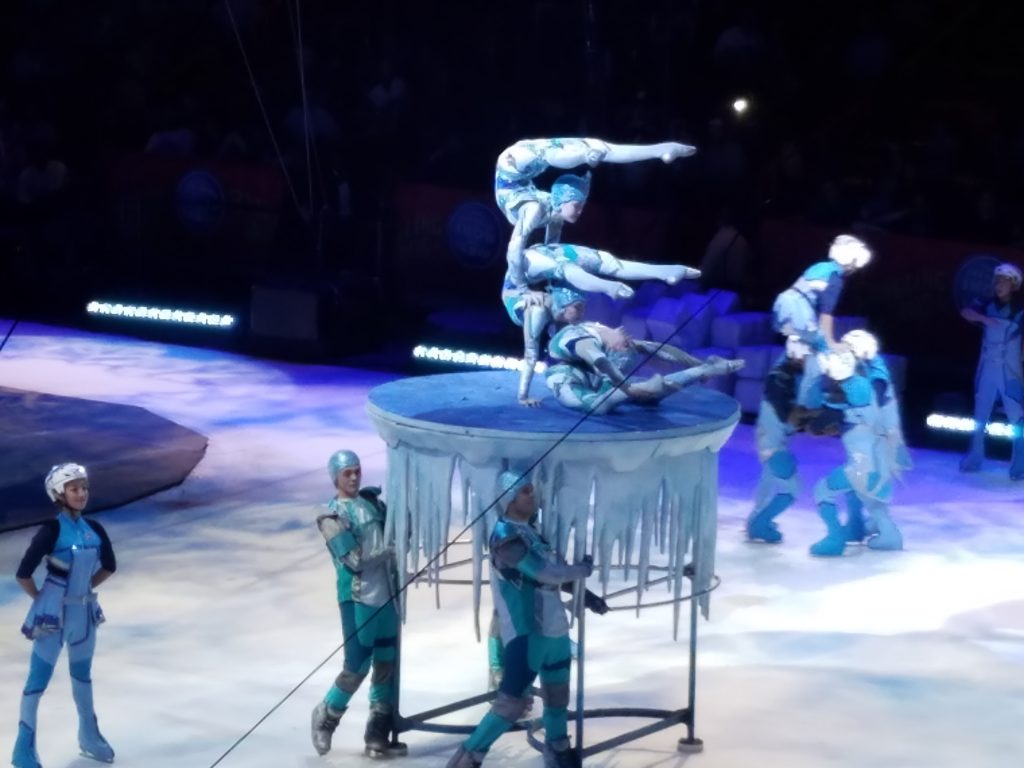 ringling-bros-and-barnum-bailey-presents-out-of-this-world-act