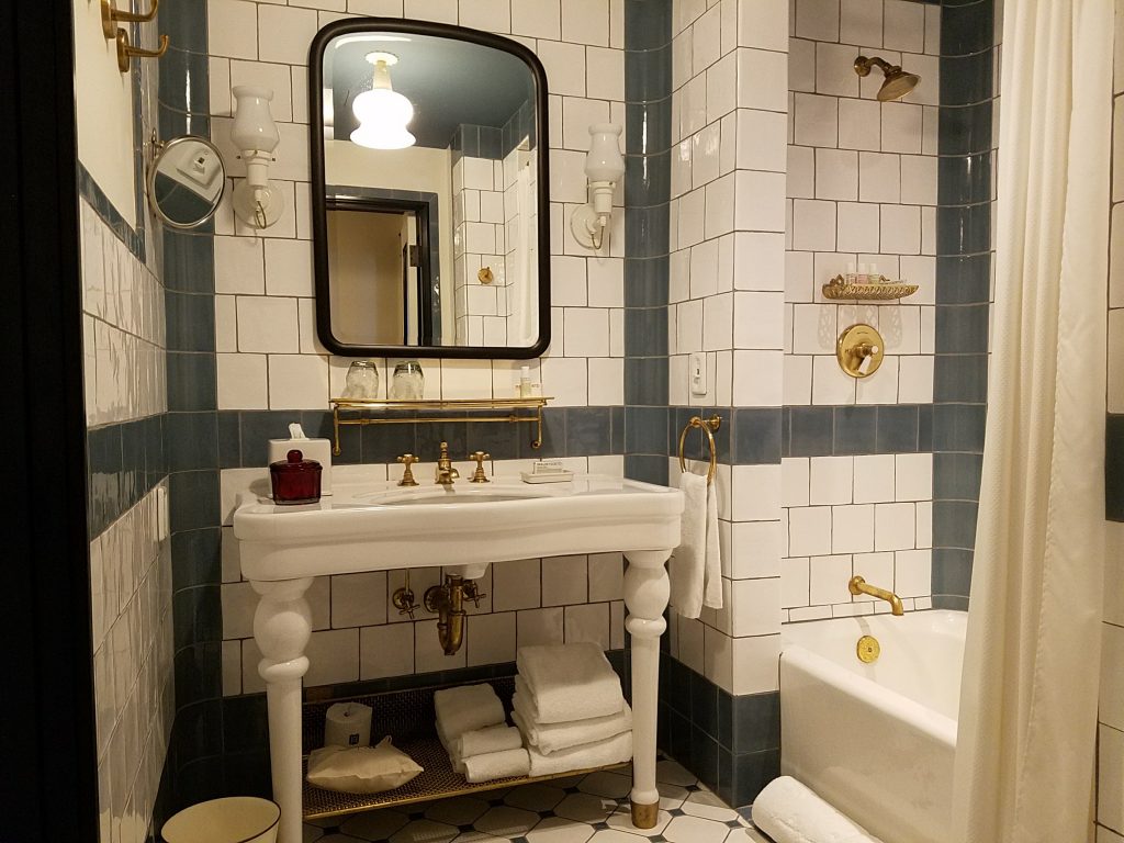 Hotel Emma Bathroom