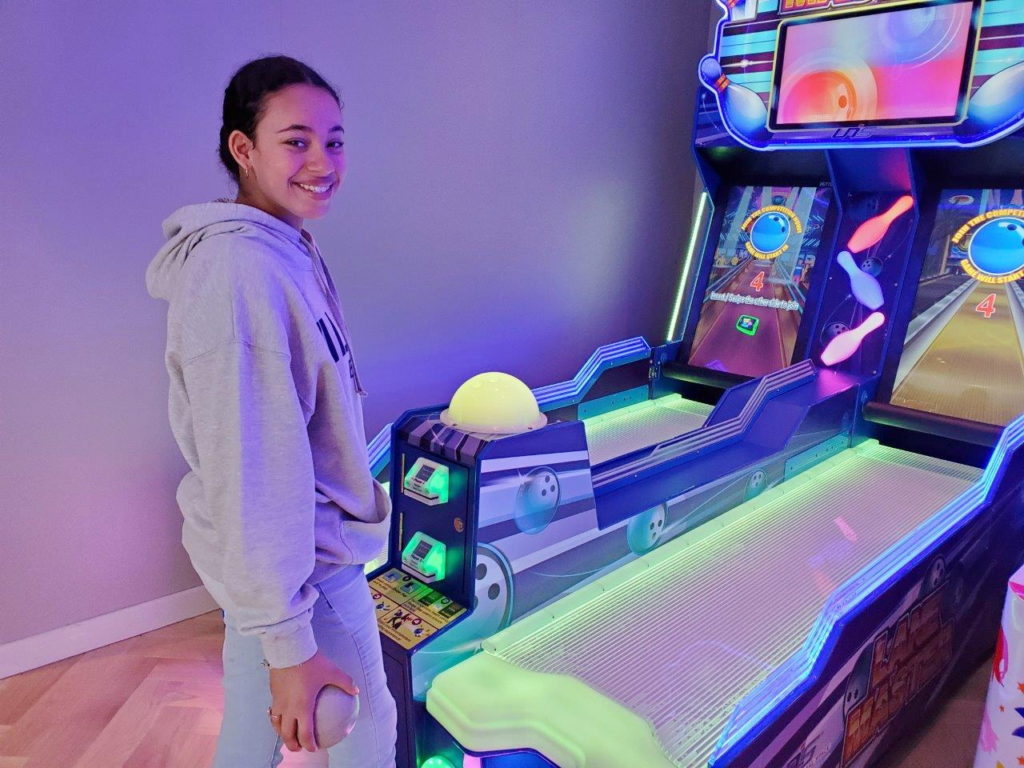 girl playing arcade games