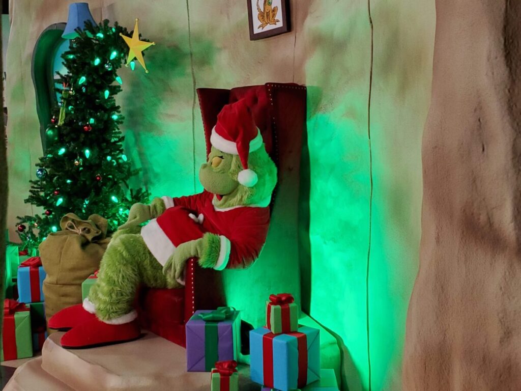 Grinch grotto universal｜TikTok Search